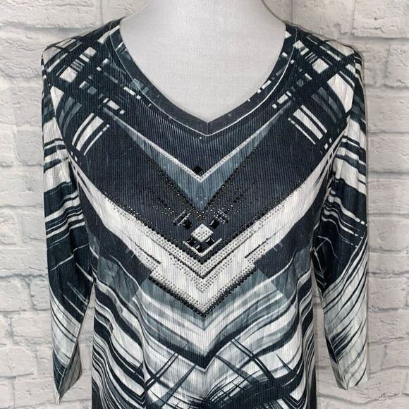 French blue women M v-cut multicolor 3/4 sleeve blouse w/decorative studs - Picture 3 of 10